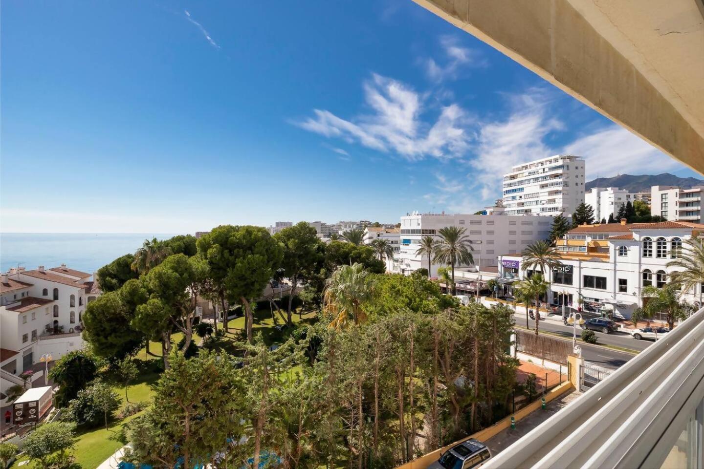 Stunning Apartment 50 Meters From The Sea Benalmádena Esterno foto