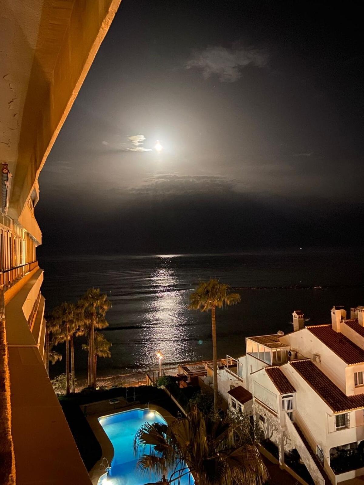 Stunning Apartment 50 Meters From The Sea Benalmádena Esterno foto
